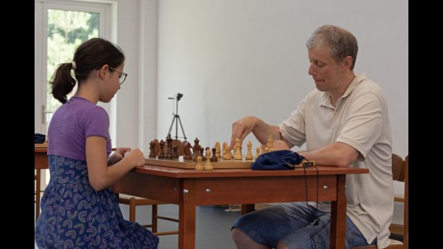 versenyen kívüli parti: Kiss Inez és GM Almási Zoltán